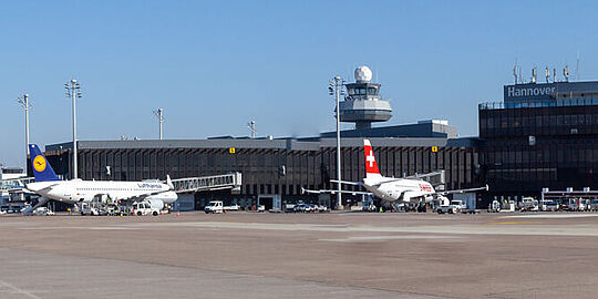 Panoramafoto Vorfeld und Gebäude vom Hannover Airport